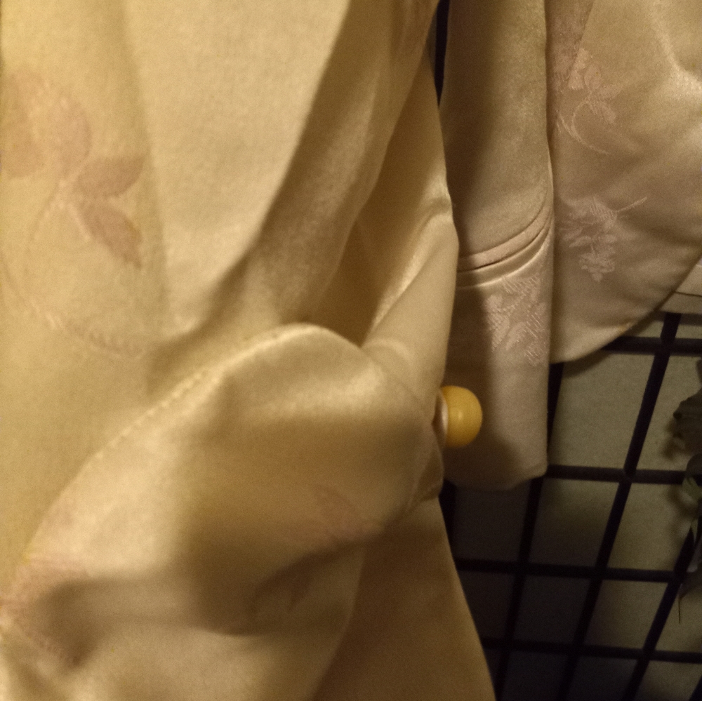 Suit - Picture 4 of 6